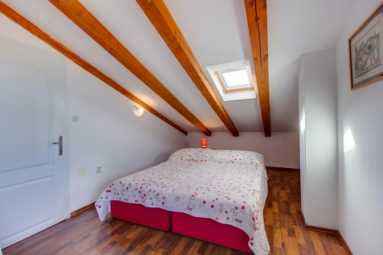 Apartman Natasa Малий Лошинь Екстер'єр фото