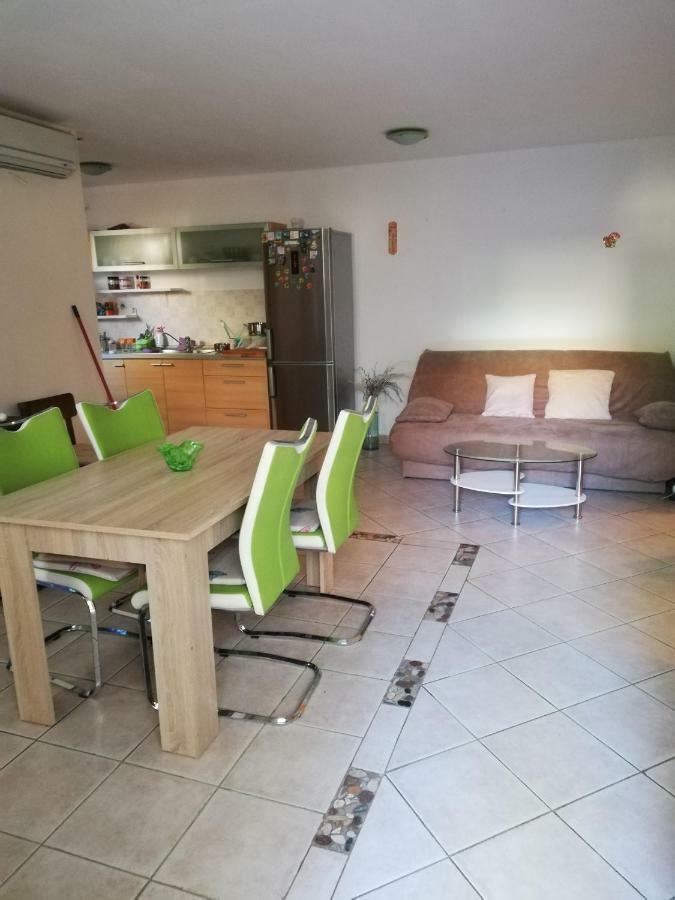 Apartman Natasa Малий Лошинь Екстер'єр фото
